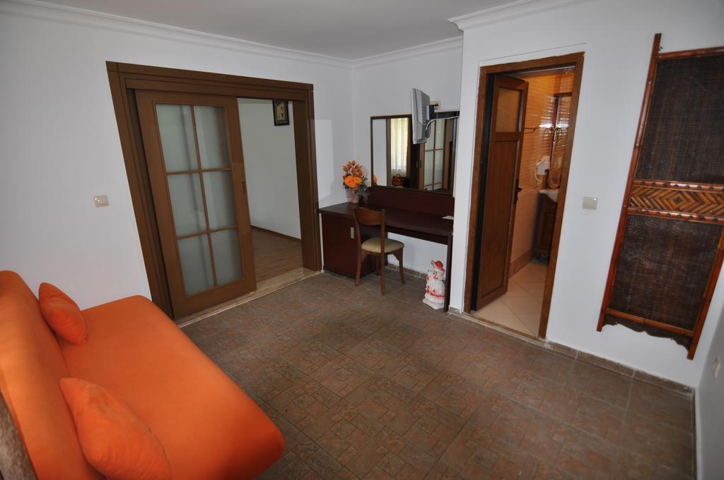 Longhouse Inn Hotel Далян Стая снимка