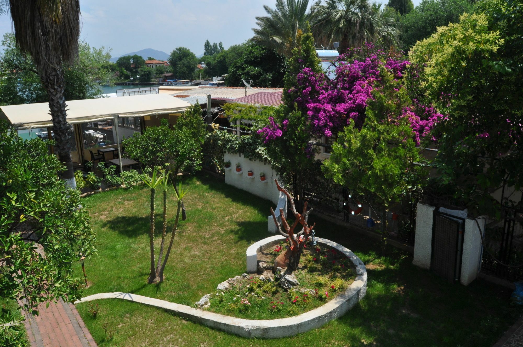 Longhouse Inn Hotel Далян Екстериор снимка